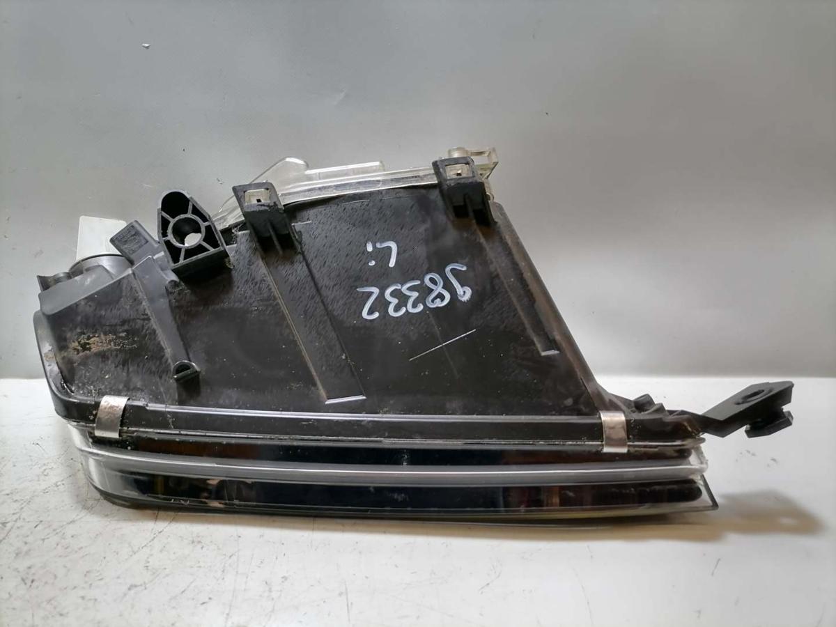 Skoda Fabia 1 6Y original Scheinwerfer vorn links Halogen Schwarzer Hintergrund Bj.2003